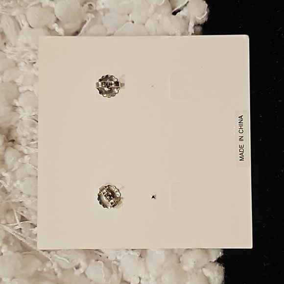 Lia Sophia Earrings - Picture 4 of 6